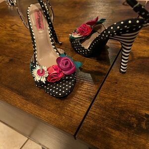 Betsey Johnson size 7 heels
